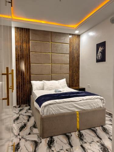Umudike House | A Luxurious Room - The Paletinos