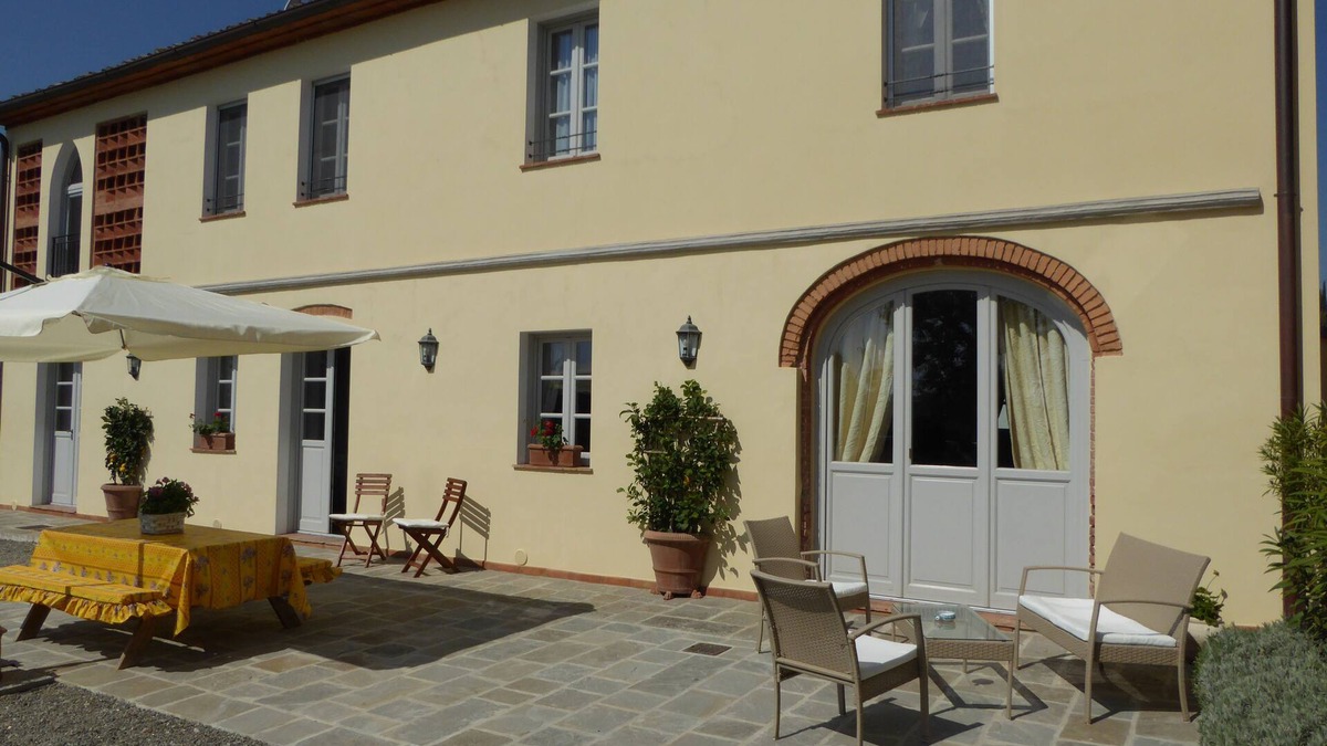 Altopascio House | A LUXURIOUS TUSCAN STYLE VILLA WITH A WONDERFUL PRIVATE SWIMMINGPOOL