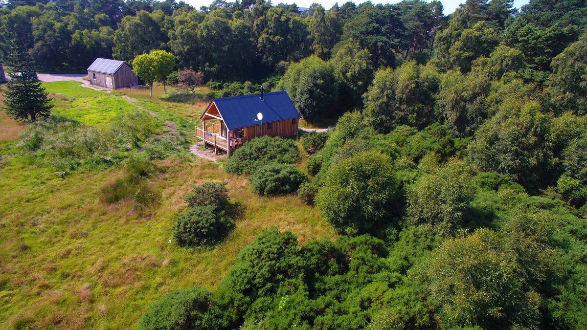 Golspie Cabin | A luxurious unique and cosy off grid beach line fully kitted cabin