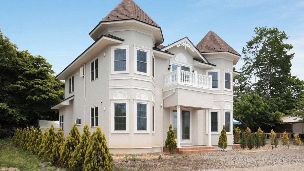 Oiwake House | A luxurious villa designed in Queen Anne style/Kitasakugun Nagano