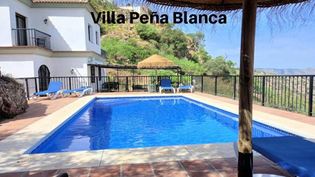 Comares Villa | A Luxury 3 Bedroom Villa near to Comares, with wonderful views all around