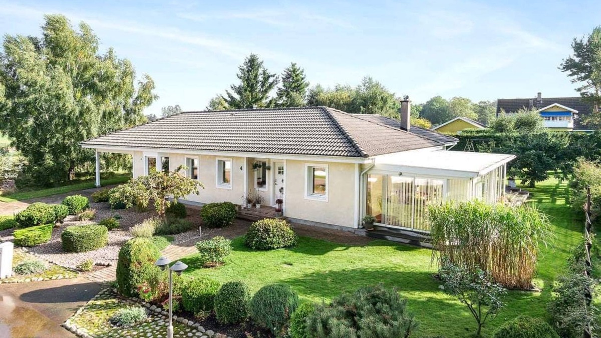 Lervik Cottage | A luxury beachside villa with comfortable interior for families & friends!