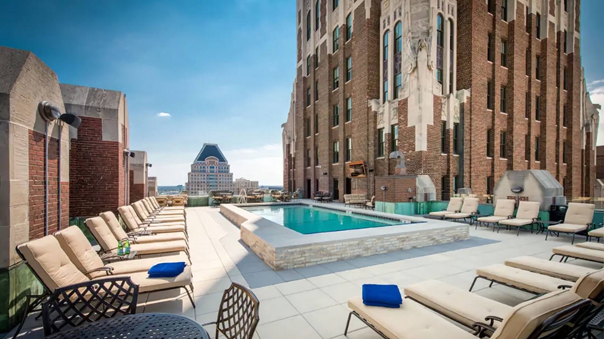 Downtown Baltimore Apartment | A Luxury Downtown 1-Bedroom w/a Roof Top pool & Spectacular View