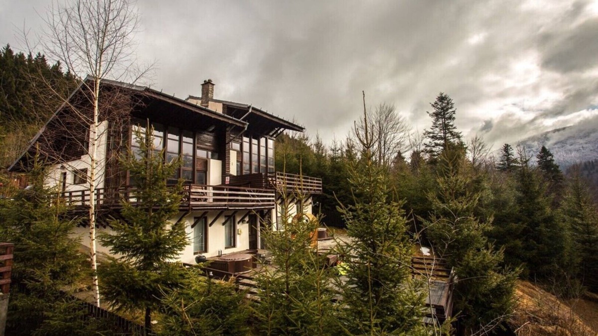 Azuga Villa | A luxury villa on the edge of Transylvania