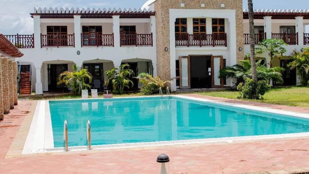 Vipingo Apartment | A magnificent 2 bedroomed apartment with a pool, 2 mins from the Ngoloko beach.