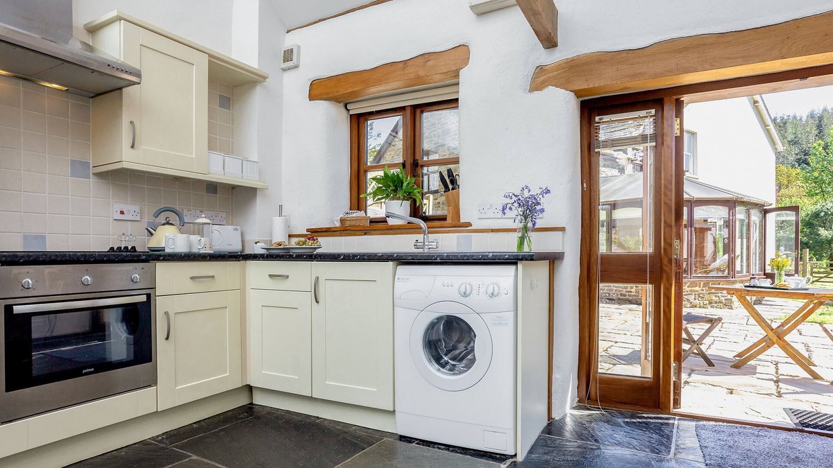 Chulmleigh Cottage | A magnificent barn conversion in a peaceful rural setting with rolling countryside views.