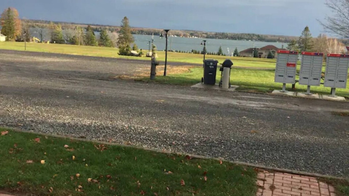 Brockville Apartment | A magnificent villa by St. Lawrence River Unit 1