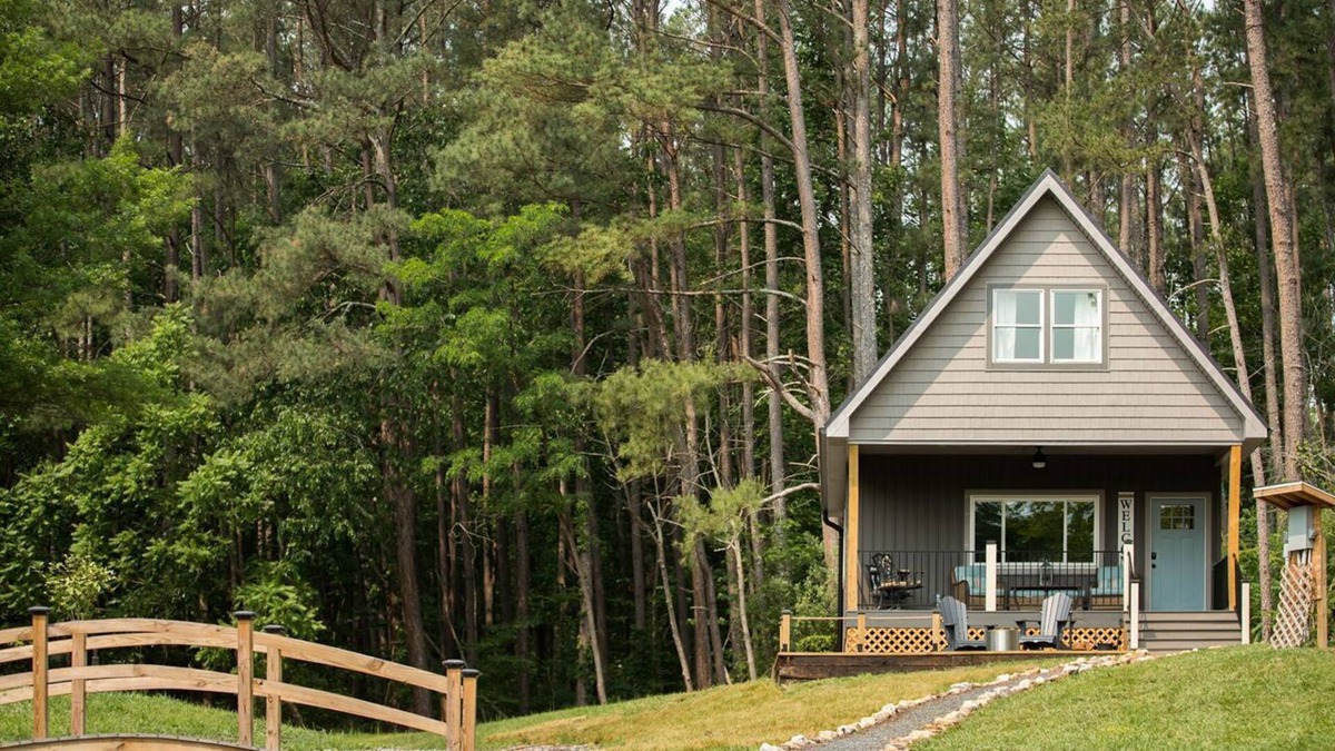 Shenandoah Cabin | A majestic, water's edge retreat on the banks of the Shenandoah River