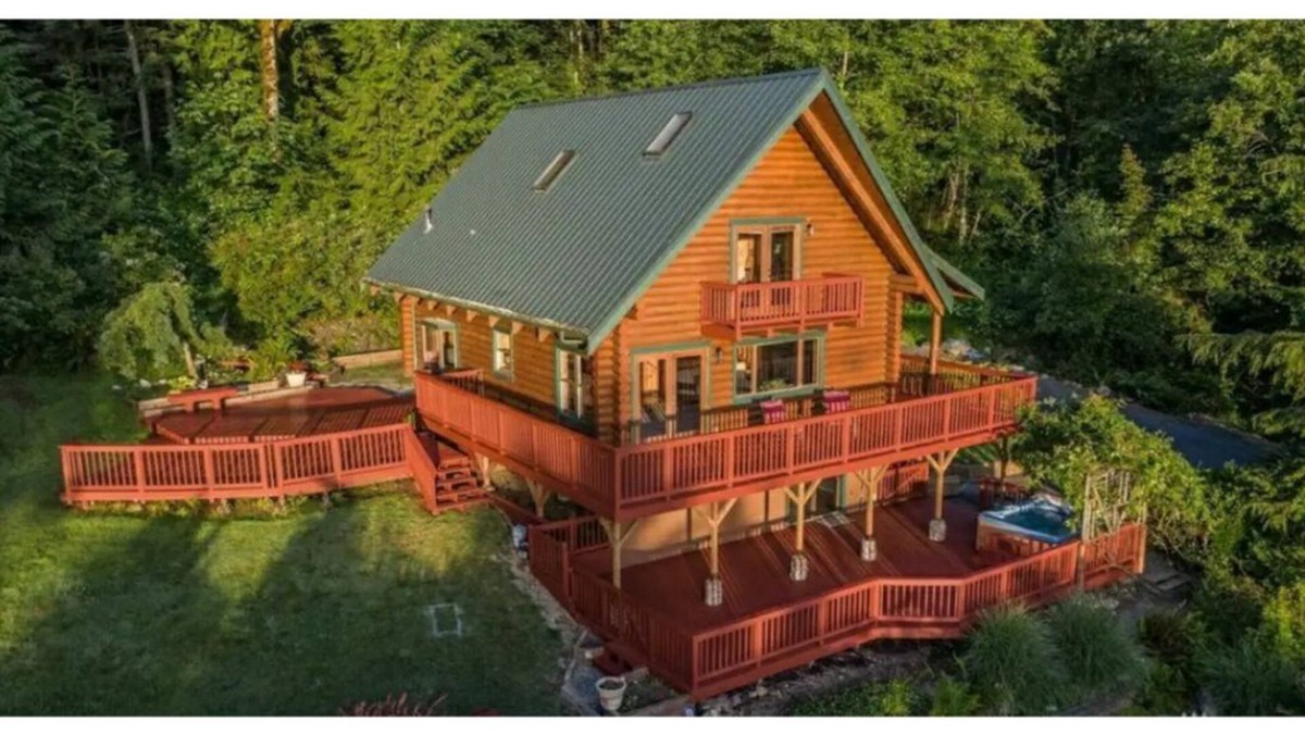 Monroe Cabin | A Marvelous Mountain Log Cabin Retreat w/hot tub