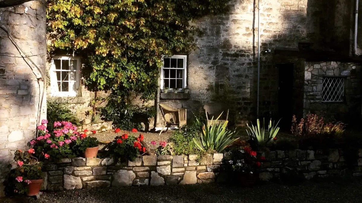 Navan Other | A Medieval Bolt-Hole in a Castle.nn