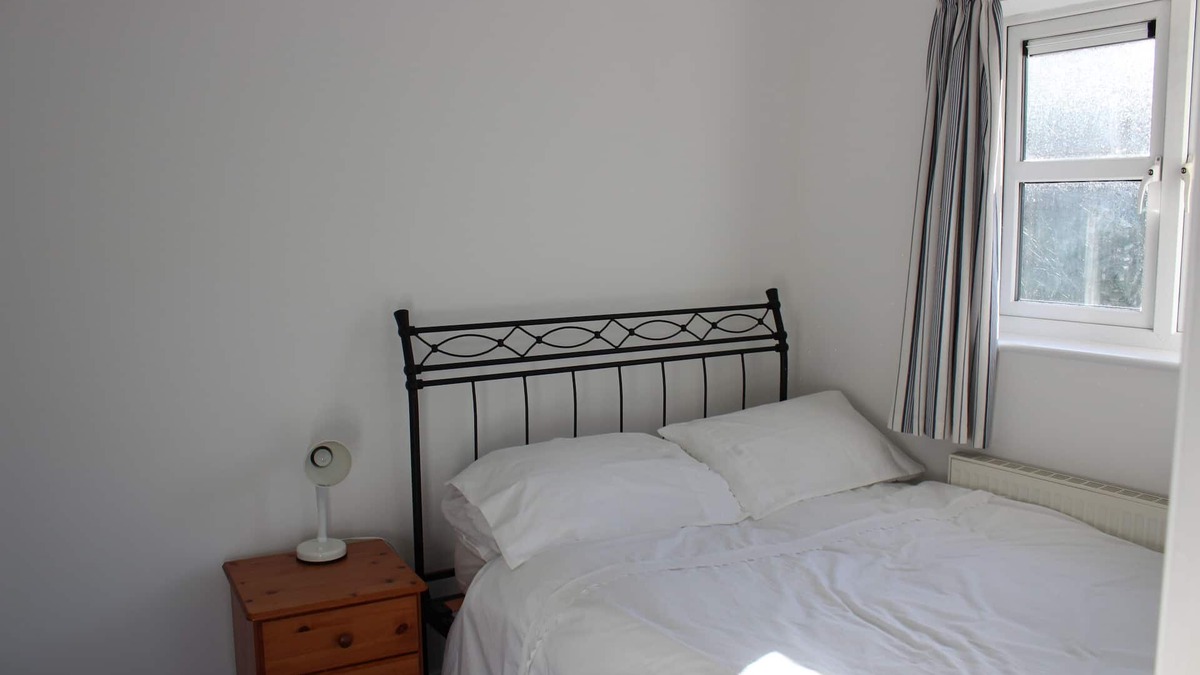 Cowes House | A modern cottage in a quiet cul-de-sac