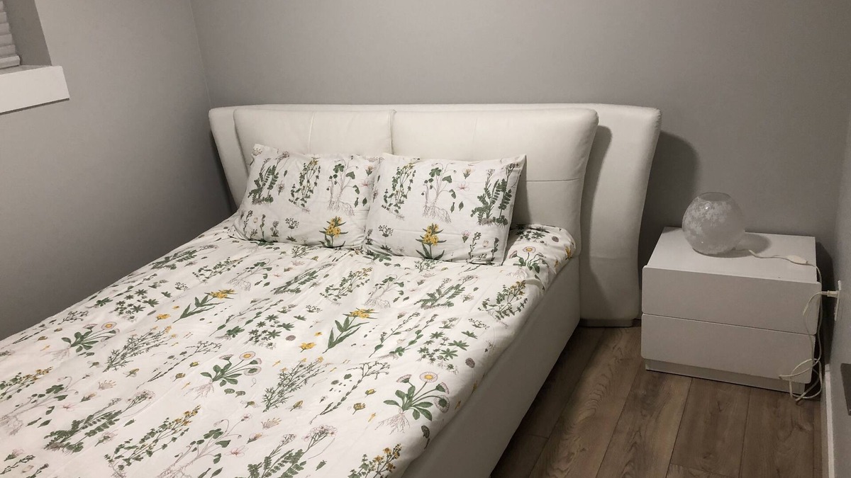White Rock House | A - Modern Cozy Room w Private Entrance & Washroom