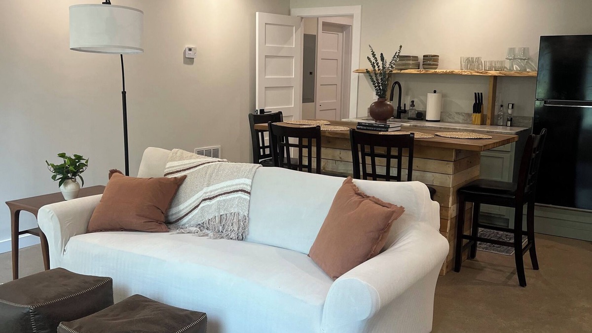 Athens Apartment | a modern HIDEOUT, cozy and quiet, minutes from downtown Athens and UGA!