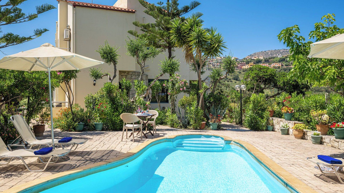 Exopoli Villa | A modern, isolated villa with private pool and view of Georgioupolis bay