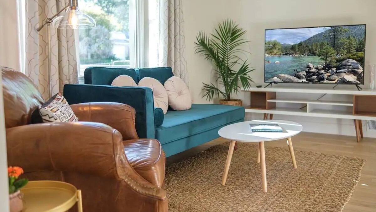 West University House | A Modern Minimalist's Dream- near DT, UNR & FWY