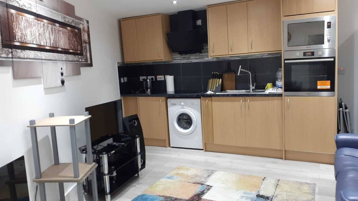 Greenhithe House | A Modern One-bedroom Detached Bungalow, With its own Private Entrance and Garden