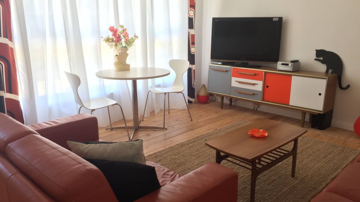 Greenways Landing House | A Modern/Retro styled home with a fun black Cat theme.