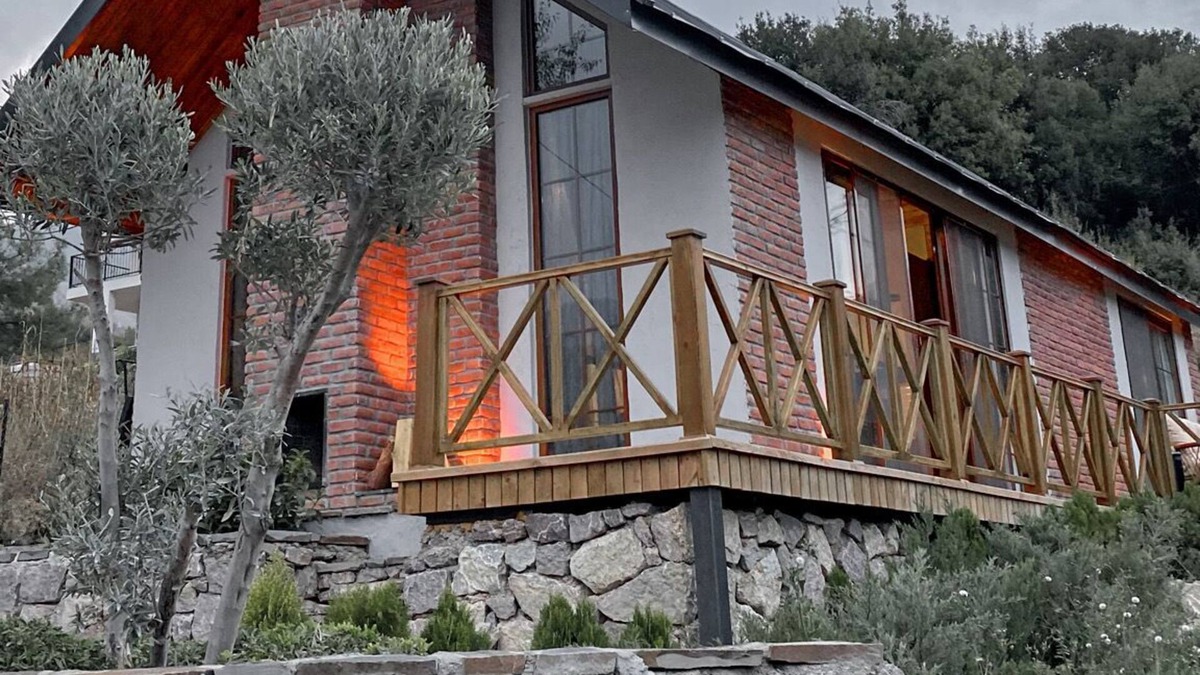 Feke House | A Mountain House in Unique Nature
