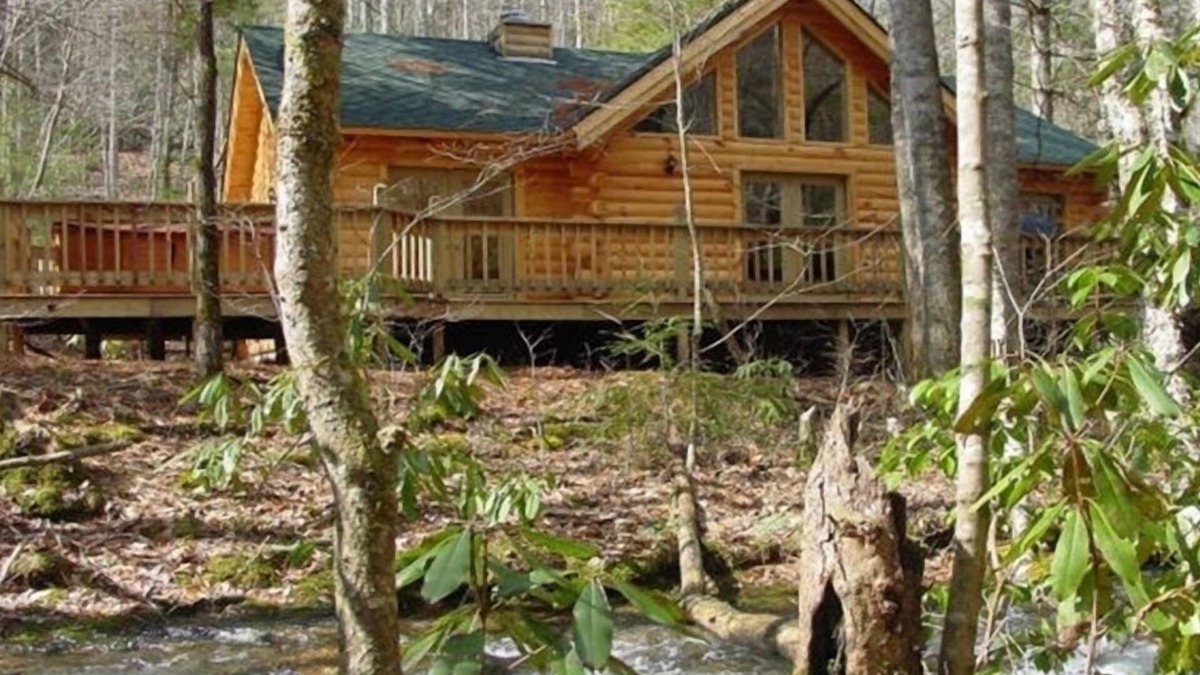 Andrews Cabin | A Mountain Paradise on Collett Creek in Andrews, NC