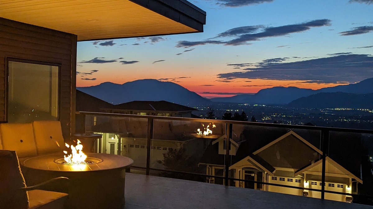Promontory House | A Mountain Retreat with Views, Hot Tub & AC