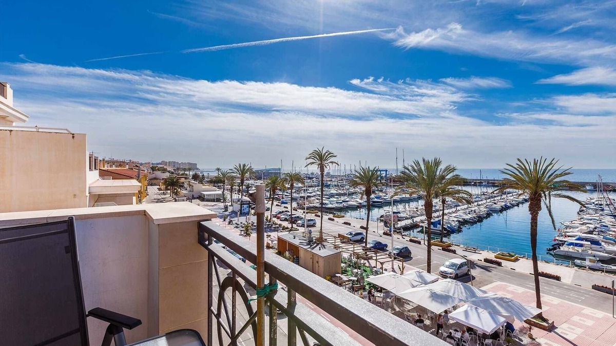 Caleta de Velez Apartment | A&n Seaport 3b