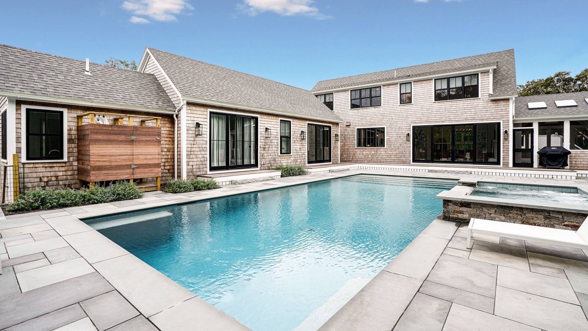 Edgartown House | A NEW BEAUTIFULLY DESIGNED HOUSE IN KATAMA WITH POOL AND HOT TUB!