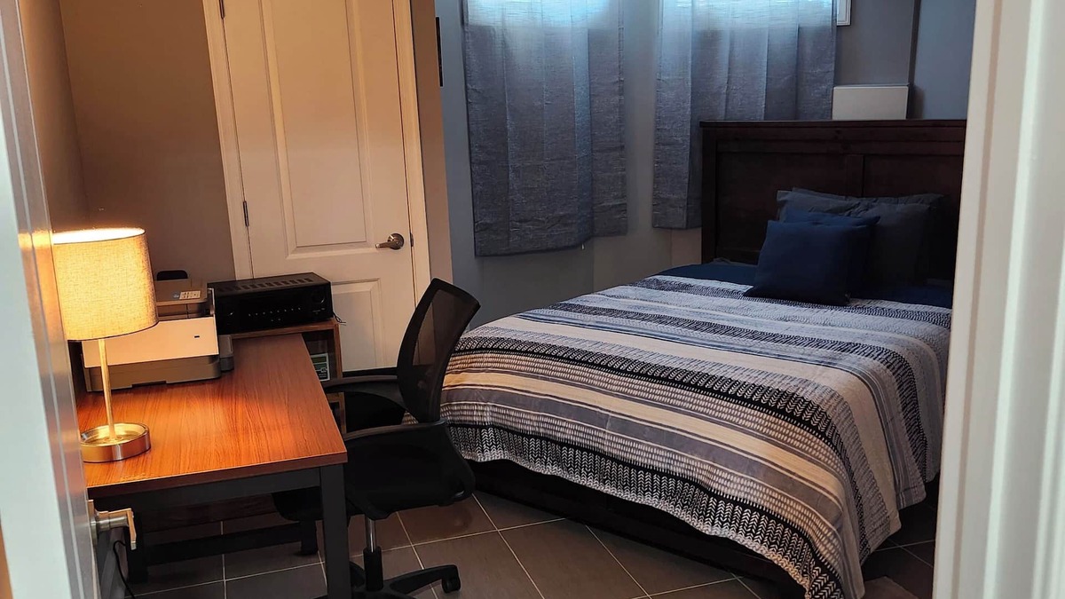 Highlandtown Apartment | A New Studio Bedroom Office Suite with a Den Free WiFi & AC Beautiful Baltimore