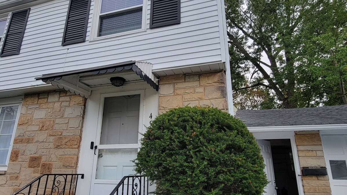 South Euclid House | A nice and cozy house in Cle surbs. Quiet neighborhood. Permit 154.