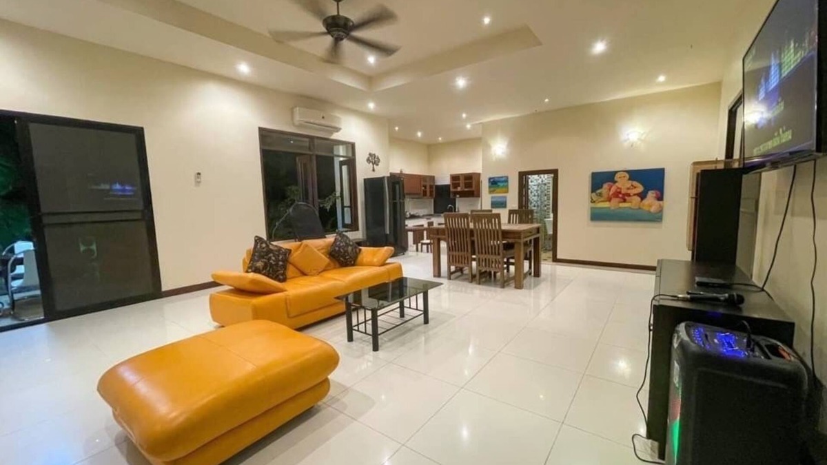 Bang Sare Villa | A nice and quiet villa in chonburi. Close to Bangsare beach. (Pet friendly)