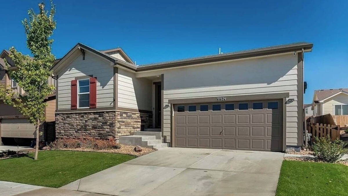 Commerce City House | A nice cozy modern, stylish and spacious house in Denver