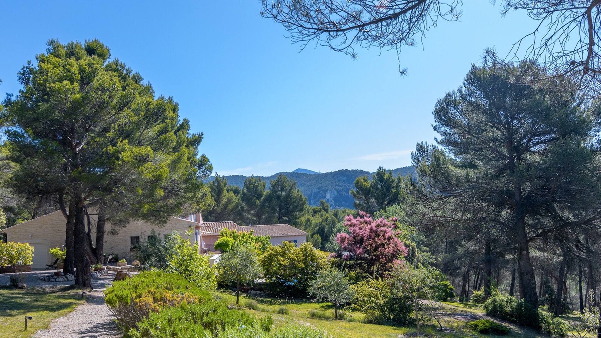 Le Barroux Apartment | A nice gite in a pleasant and calm guest house at le Barroux - Provence