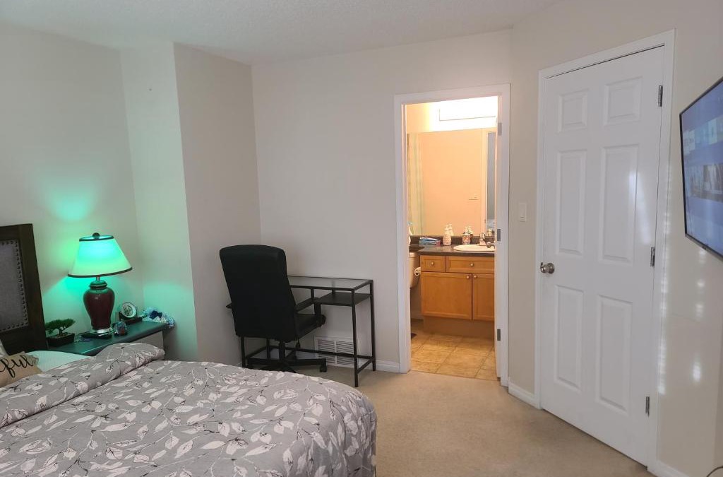 Northeast Edmonton House | A nice warm, welcoming atmosphere