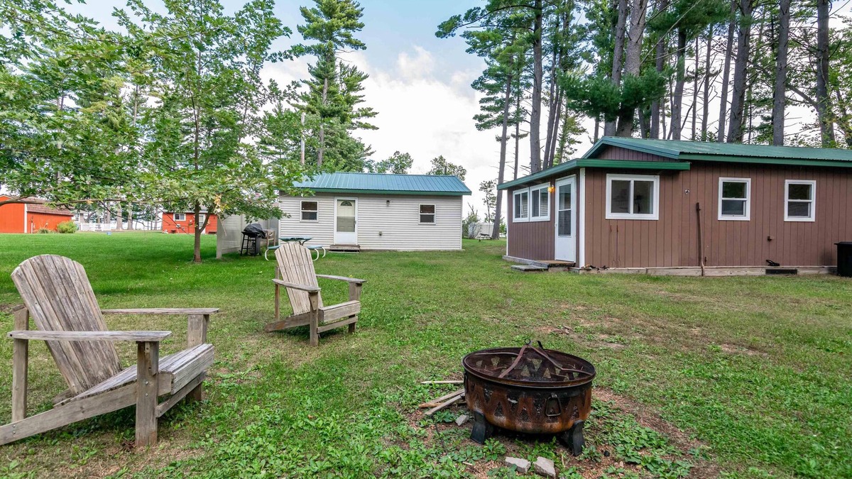 Arkdale Cabin | A PAIR OF COZY CABINS WITH PRIVATE PIER ON LAKE PETENWELL