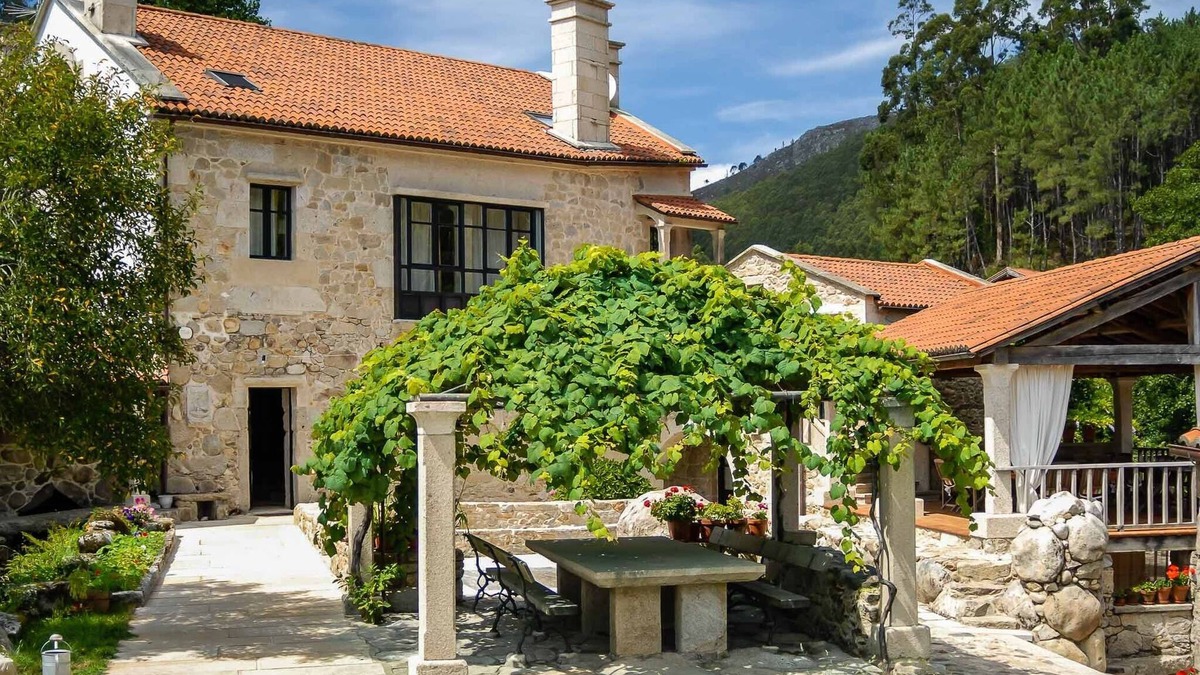 Puebla del Caraminal Bed & Breakfast | A Palleira: Antiguo Pajar Reformado al Lado del río