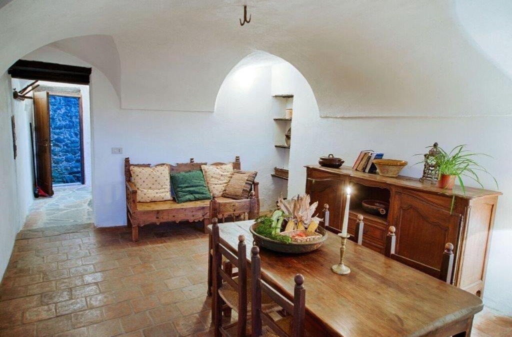 Bajardo House | A Panoramic Retreat