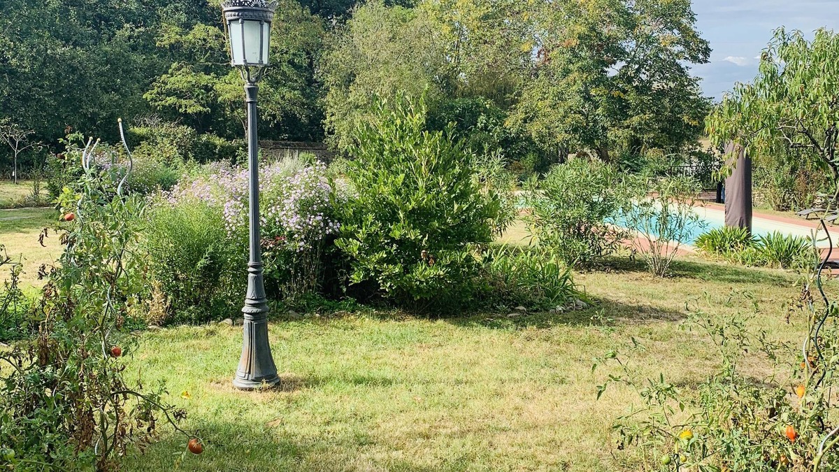Launac House | A peaceful, comfortable and modern getaway for private and professional customers