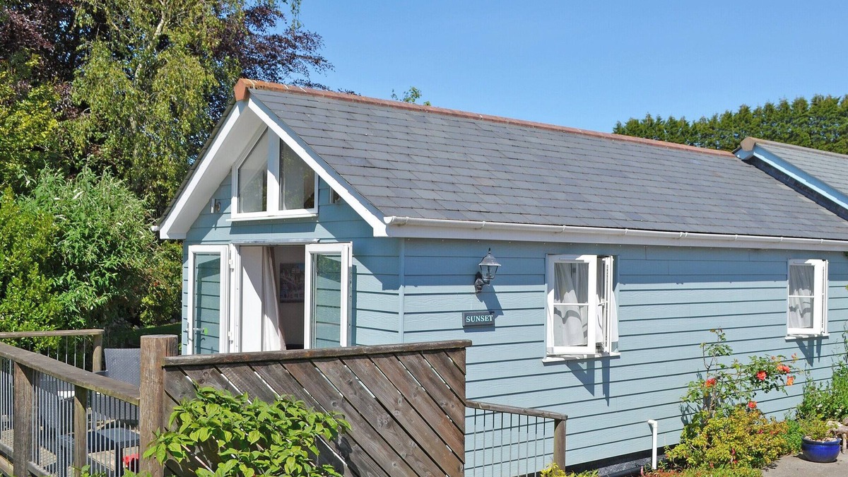 High Street Cottage | A peaceful haven with a summerhouse and just minutes from Mevagissey and Fowey.