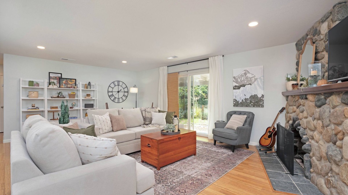 Kaweah House | A Peaceful Mountain Retreat - Gateway to Sequoia NP in Beautiful Three Rivers