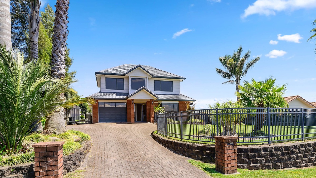 Owhata House | A Peaceful Paradise for Families and Large groups. Safe and Secure area