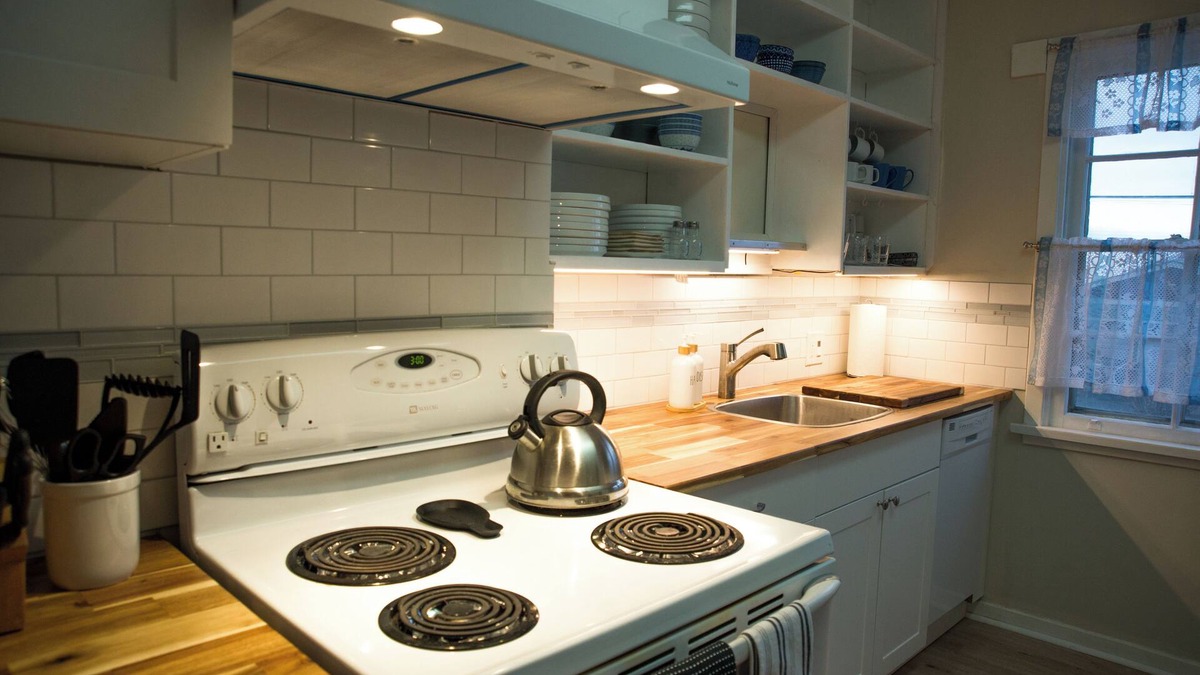 City Centre Cottage | A peaceful rest and charming stay await at our renovated 2-bedroom cottage.