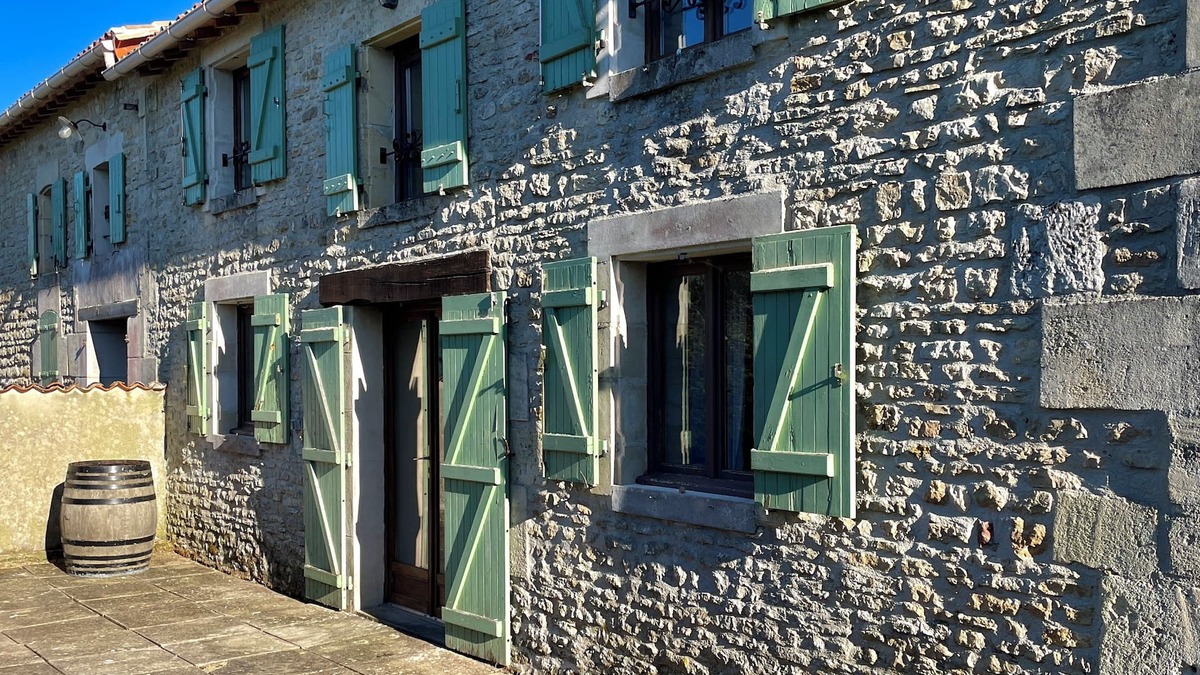 Bercloux House | A peaceful retreat in traditional Charentais house with pool close to Saintes
