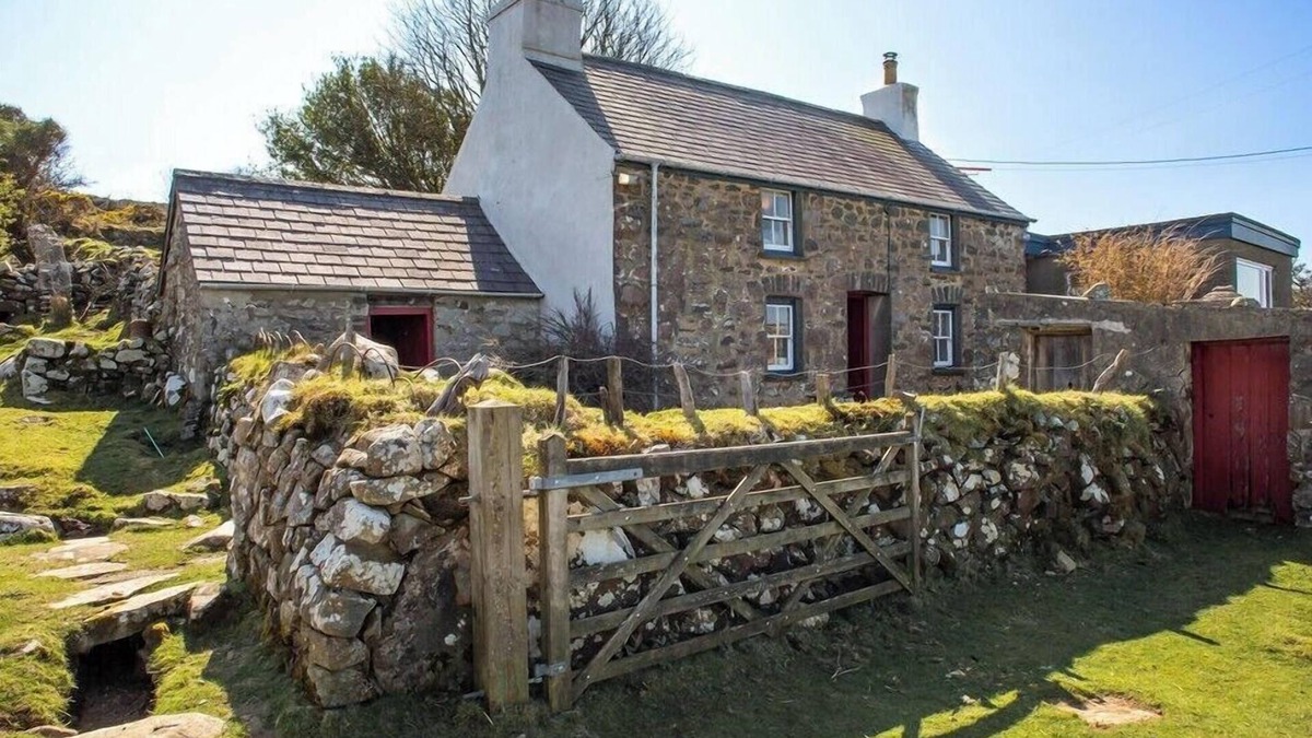 Newport Cottage | A peaceful retreat in the Pembrokeshire Coast National Park