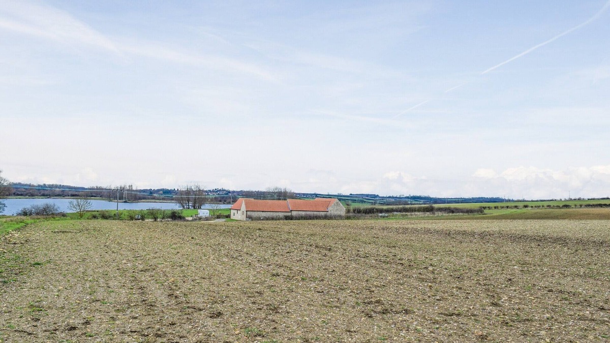 Twywell Cottage | A peaceful retreat surrounded by uninterrupted countryside and lakes awaits your visit.