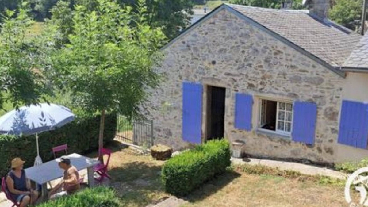 Castelnau-de-Brassac House | A peaceful spot between Brassac and Lacaune in the Tarn mountains.