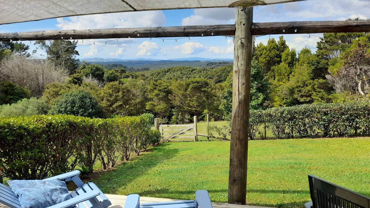 Kaeo Cottage | A peaceful, well appointed, dog friendly bach offering fantastic rural views.