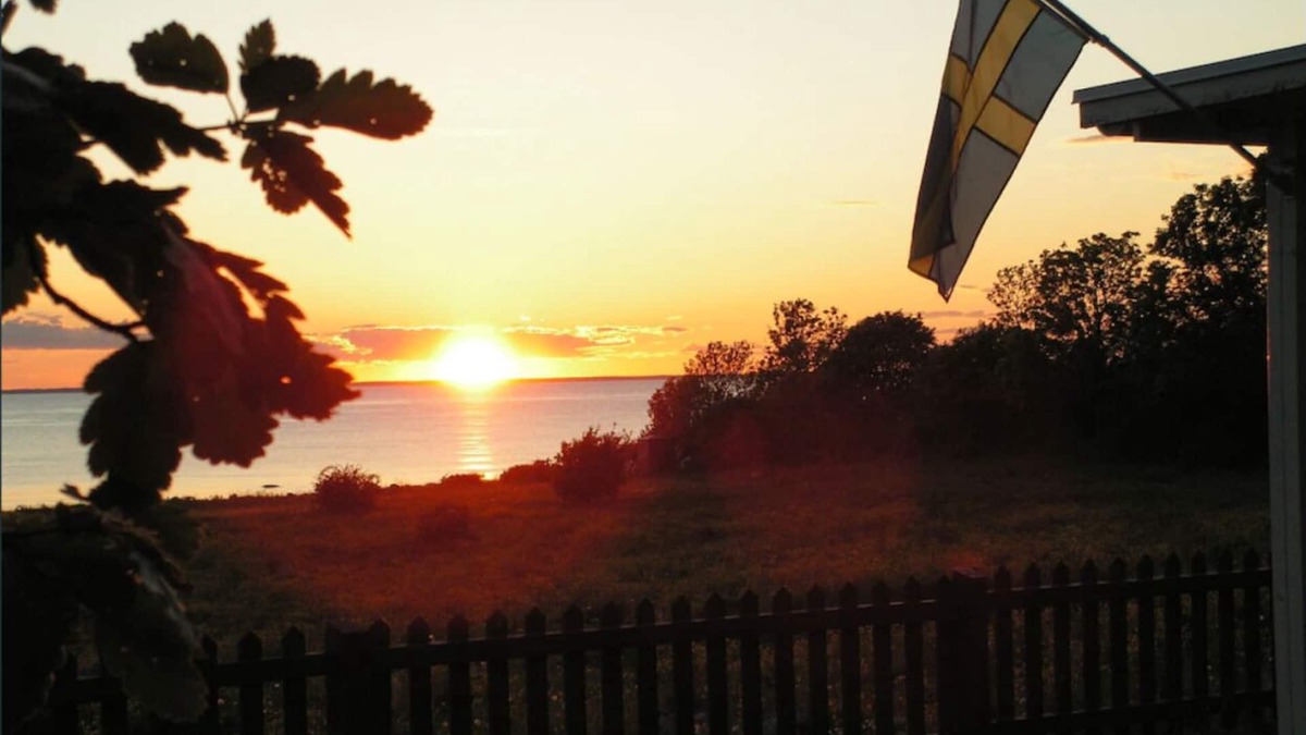 Kopingsvik Cottage | A pearl by the sea !