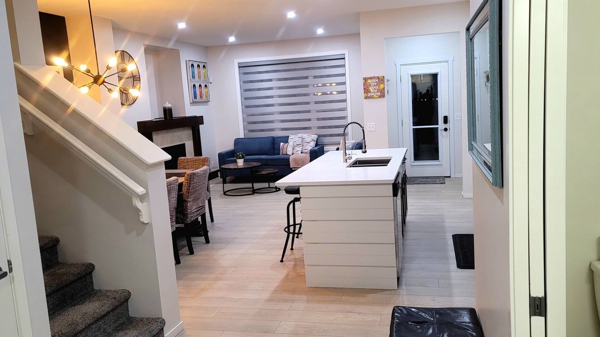 Southeast Calgary House | A Perfect & Cozy 3BR beautiful Vacation Home in Copperfield South East Calgary.