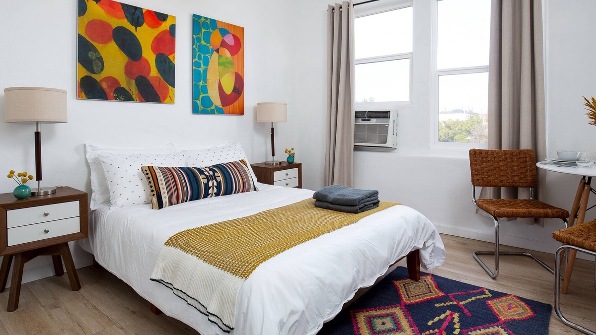 Westlake Apartment | A Perfect Space For Two! Near DTLA