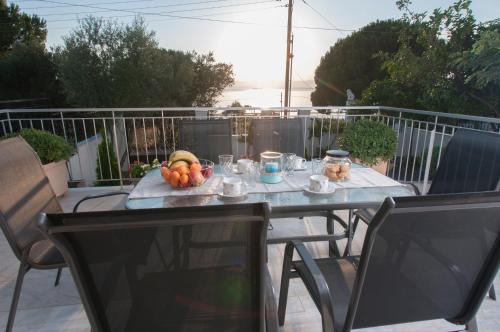 Mikri Mantineia House | A perfect summer destination next to the sea