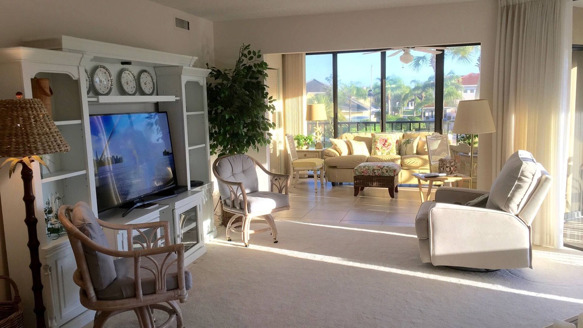 South Beach Condo | A Perfect vacation spot at THE MOORINGS GOLF AND YACHT CLUB